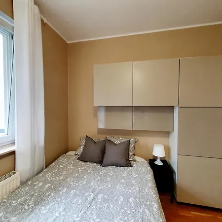 Apartament Okrzei 12